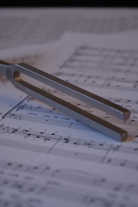 Chor Stimmgabel auf Chorsatz